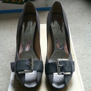 Michael Kors Peep - toe Pump